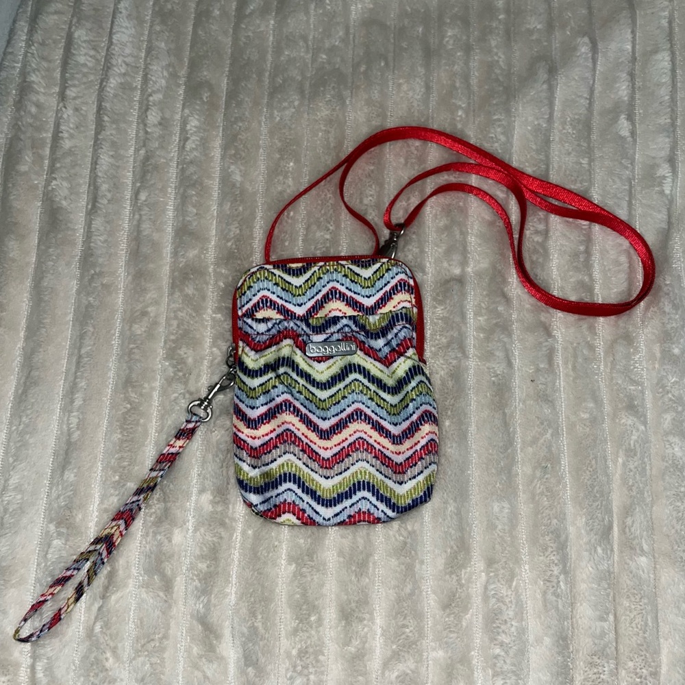 Baggallini Chevron Multi Colored Print Nylon Rfid… - image 1